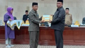 Pemkab Lutim Serahkan Ranperda APBD Tahun 2020 ke DPRD