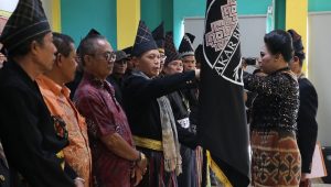 Dikukuhkan, Herdinang Resmi Pimpin AKAR Bersatu Luwu Timur