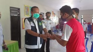 BLT Dana Desa Lebani Rp 600 Ribu Cair, Diserahkan Bupati Luwu