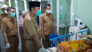 Bupati Luwu Besuk Bocah Penderita Tumor Ganas, Pemkab Siap Tanggung Biaya Pengobatan