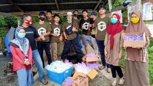 SM Baebunta Berbagi Takjil ke Pengendara