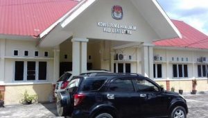 Sekretaris KPU Lutra Positif Korona, Komisioner dan Staf Dirapid Test