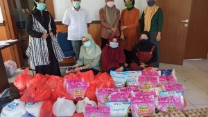KGRP Lutra Gelar Program Secangkir Beras untuk Warga Kurang Mampu