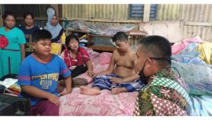 Bocah Asal Takalar Tak Malu Rawat Orangtuanya yang Sakit Bertahun-tahun