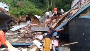 Video Kondisi Terkini Jalan Amblas di Battang Barat, Sudah 7 Rumah Roboh