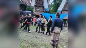 Video : Tak Terima Sabung Ayam Dibubarkan, Pemuda di Torut Tantang Polisi Duel