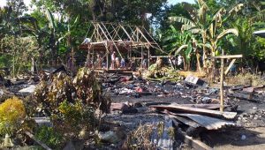 Pemilik ke Gereja, Rumah Warga di Lamasi Timur Dilalap Api