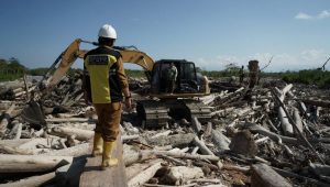 Benahi Badan Sungai, PUPR Lutra Turunkan Alat Berat