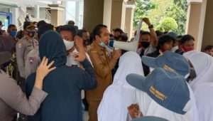 Bosan Belajar dari Rumah, Siswa SMA/SMK Luwu Utara Unjukrasa di Kantor Bupati