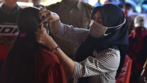 Imbau Warga Tertib Protokol Kesehatan, Bupati Lutra : Masker Lindungi Kita