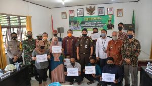 Pelaku Usaha di Lutra Terima Bantuan Pemulihan Ekonomi Nasional
