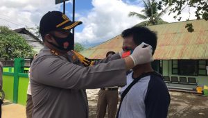Polres Palopo Bagikan 7500 Masker ke Warga