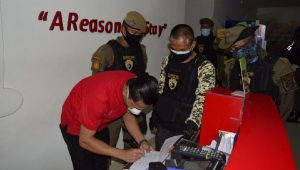 Kena Razia, Mahasiswi Mau Dinikahi Kakek 58 Tahun yang Dikencaninya
