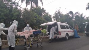 Ambulance Bawa Pasien Covid-19 dari RSUD Sawerigading  Palopo, Tabrakan di Larompong