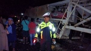 Kecelakaan Maut, Mobil Box VS Truk Trailer di Luwu, Warga Palopo Meninggal Dunia