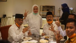 Keakraban Indah Putri dengan Pasangan AKAS Jelang Debat Pilkada