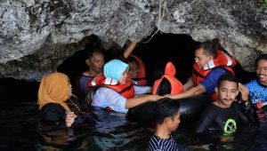 Pjs Bupati Lutim Takjub dengan Keindahan Danau Matano
