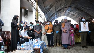 Dipimpin Bupati Luwu Utara, Ribuan Pelayat Iringi Pelepasan Jenazah Thorig Husler