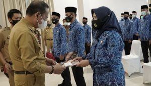 Serahkan SK Pengangkatan CPNS, Begini Harapan Bupati Luwu