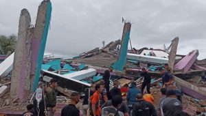 Dua Kali Sulbar Diguncang Gempa, Kantor Gubernur  Ambruk, 3 Orang Meninggal  di Majene