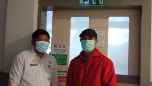 Peduli Warganya yang Kecelakaan, Camat dan Kapus Bastem Jenguk ke Rumah Sakit di Palopo