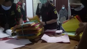 Penyidik Kejaksaan Geledah Dinas Pendidikan dan ULP Luwu, Sita  Satu Koper Dokumen