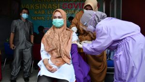 Pertama di Luwu Utara, Bupati Indah Disuntik Vaksin Covid-19