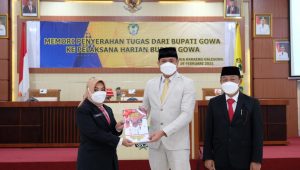 Adnan Serahkan Tugas PLH Bupati Gowa ke Kamsina