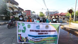Sambil Longmarch, Pemkot Palopo Sosialisasi dan Pungut Sampah Peringati HPSN