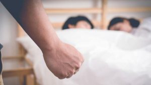 Hubungan Asmara Terlarang, Warga Gerebek PNS dan Seorang Wanita Lalu Digelandang ke Mapolres Lutra