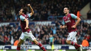 Disebut Aib, Fans Liverpool Larang Benayoun dan Carroll Kembali ke Anfield
