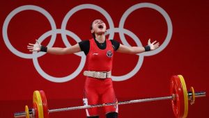 Lifter Putri Indonesia Sumbang Medali Pertama di Olimpiade Tokyo