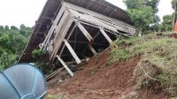 Longsor di Larompong Selatan Luwu , Satu Rumah Ambruk
