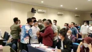 VIDEO : Gubernur Sulbar-Bupati Polman, Bersitegang  di Arena Musprovlub Koni Sulbar