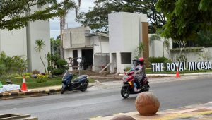 Tampil Elegan, RTH Perumahan The Royal Micasa Hampir Rampung