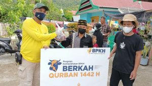 LAZISMU Luwu Bagi 150 Bungkus Daging Kurban ke Warga Terdampak Covid