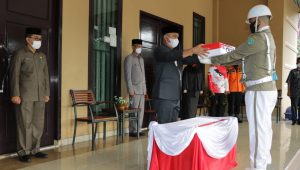 Momen HUT ke-76 RI, Bendera Merah Putih Dibentangkan di Dasar Laut Lutim