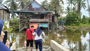 Peduli Korban Banjir, Admin Masamba Update Salurkan Bantuan di Malangke