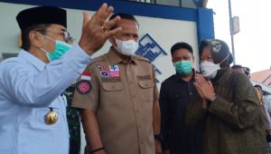 Dikenal Suka Marah-marah, Begini Gaya Menteri Sosial Risma Saat Tiba di Bandara Bua