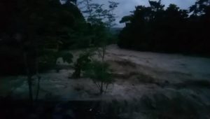 BREAKING NEWS : Pakkalolo Bua Diterjang Banjir, Ada Rumah Tersapu Banjir