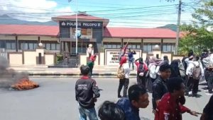 Baru Dua Hari Sertijab, Kapolres Palopo Disambut Unjukrasa