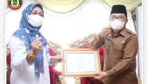 Walikota Palopo Terima Piagam Penghargaan dari BKKBN