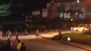 Kendari Memanas, Dua Kelompok Warga Bentrok, Satu Tewas, Toko dan Kendaraan Dibakar