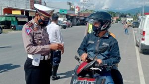 Polres Luwu Utara Sasar Pengendara Cek Kartu Vaksin