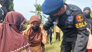 Sesuai Himbauan Pemerintah Kab. Luwu Utara, Personel Brimob Baebunta Sosialisasikan PPKM Level III