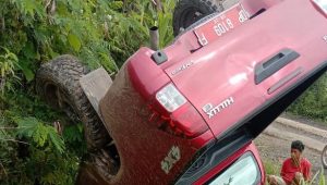 Mobil Dinas Milik Bappeda Luwu Terjungkal di Bastura