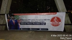 Spanduk Kobar Dukung Jokowi 3 Periode Bertaburan di Tana Toraja