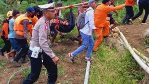 Penumpang Mini Bus Innova yang Terjuan Kedalam Sungai Ditemukan tidak Bernyawa