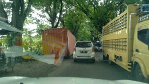 Truk Peti Kemas Kecelakaan di Palopo, Sempat Macetkan Jalur Trans Sulawesi