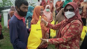 Pengurus Penggerak PKK dan Dharma Wanita Kabupaten Luwu Anjangsana di Dua Panti Asuhan